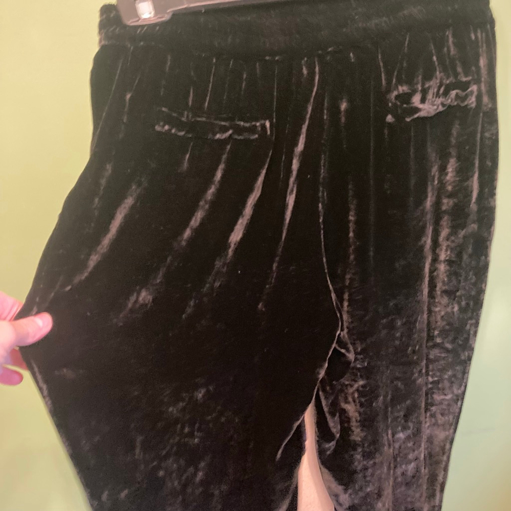 Women's Young, Fabulous & Broke Black Velvet Track Pants M - Picture 4 of 7